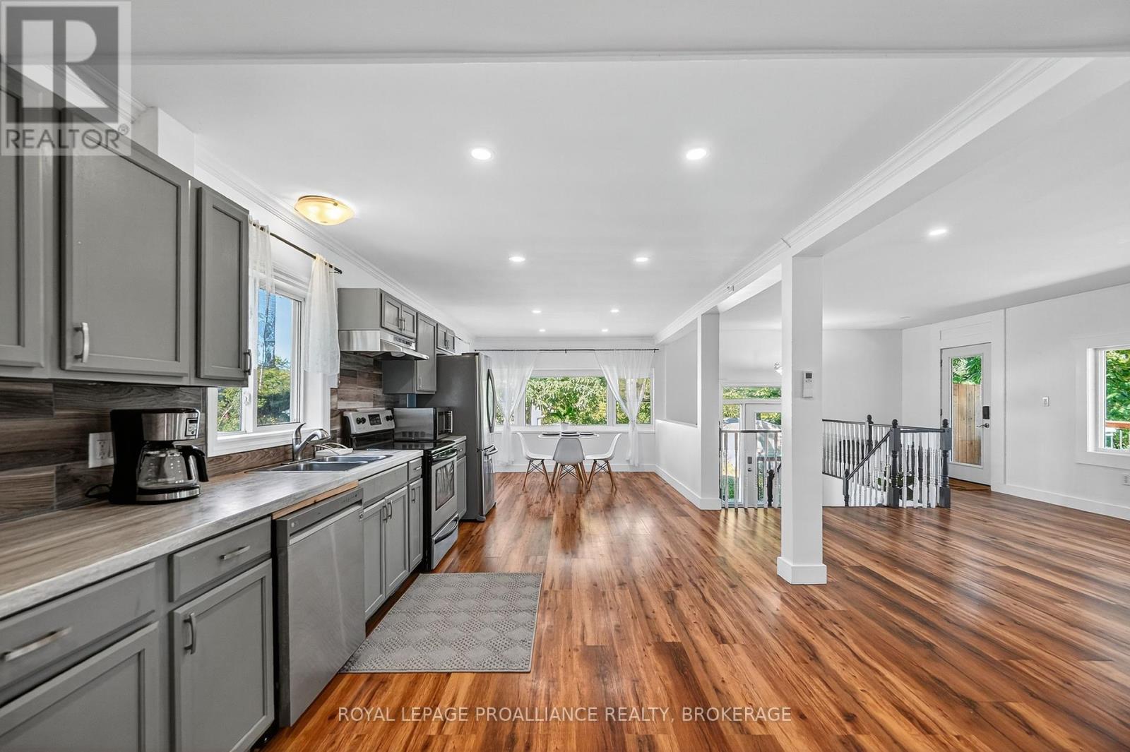 225 Johnson Bay Lane, Frontenac Islands, Ontario K7G 2V6 - Photo 9 - X12388567