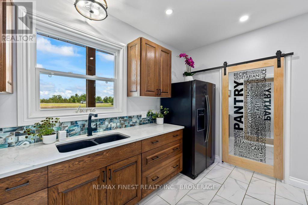 952 County Road 6, Loyalist, Ontario  K0H 2H0 - Photo 22 - X12391660