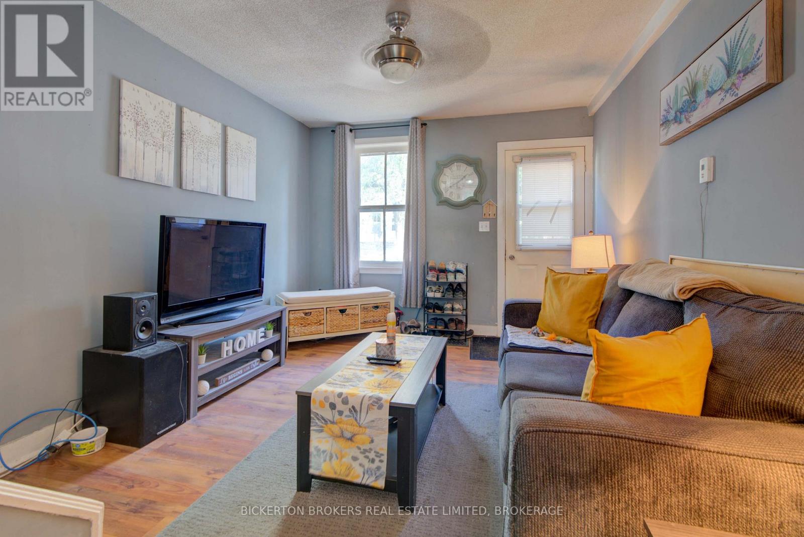 212-214 Garden Street, Gananoque, Ontario K7G 1J2 - Photo 11 - X12392049