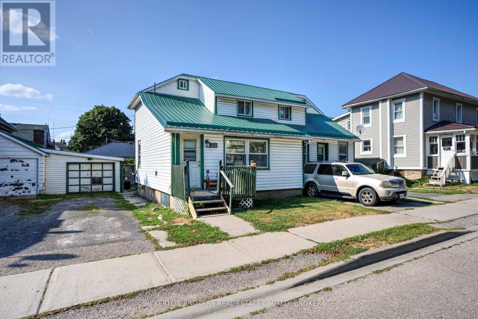 212-214 Garden Street, Gananoque, Ontario K7G 1J2 - Photo 2 - X12392049