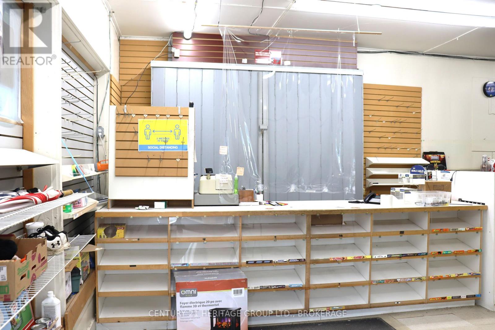 400 King Street W, Gananoque, Ontario  K7G 2G9 - Photo 10 - X12392309