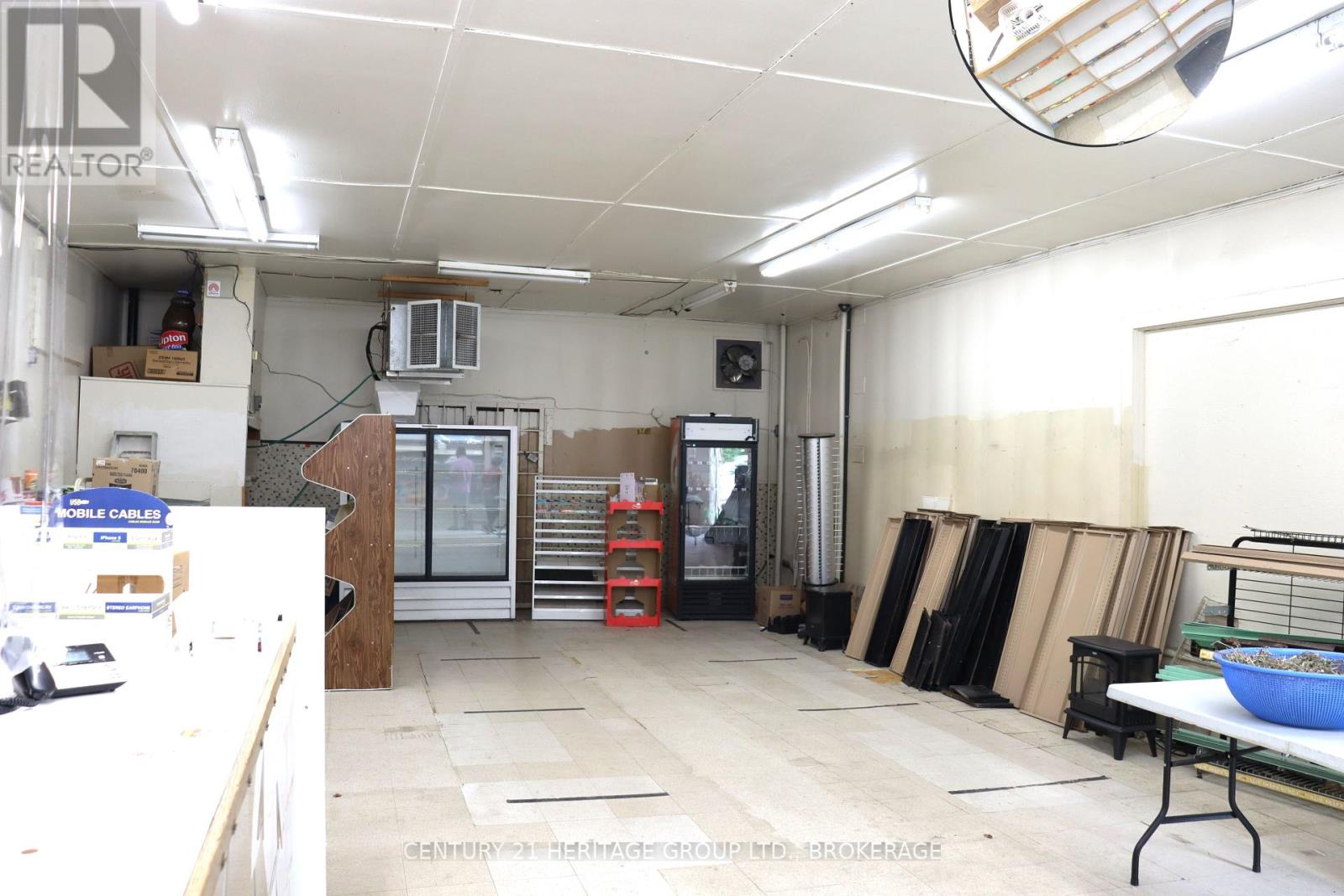 400 King Street W, Gananoque, Ontario  K7G 2G9 - Photo 11 - X12392309