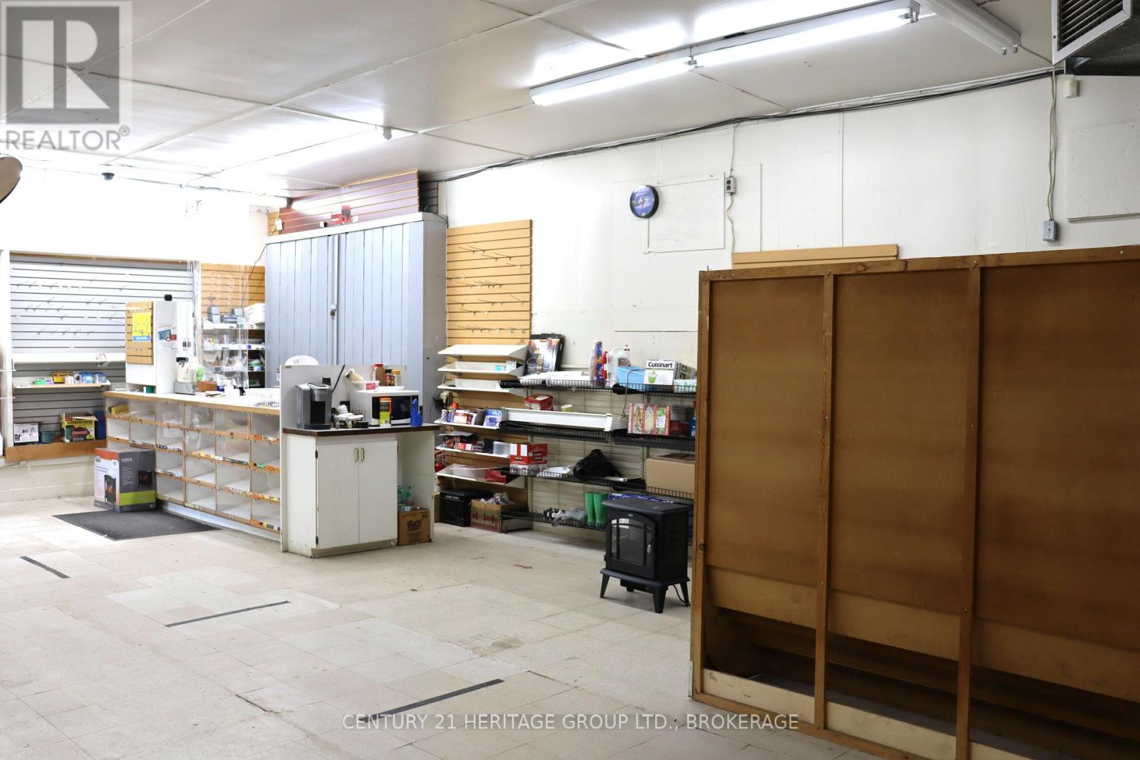 400 King Street W, Gananoque, Ontario  K7G 2G9 - Photo 12 - X12392309