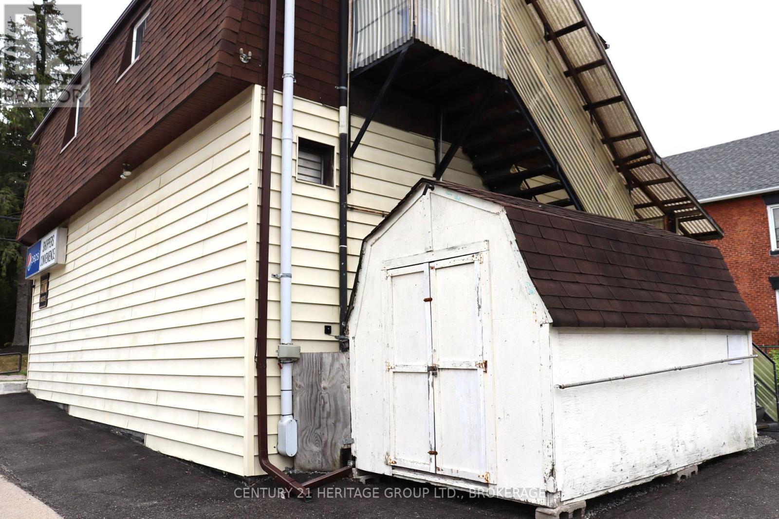 400 King Street W, Gananoque, Ontario  K7G 2G9 - Photo 34 - X12392309