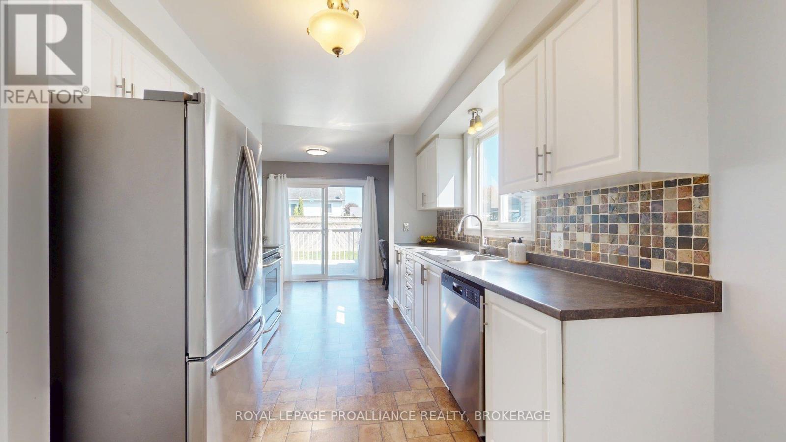 878 Walker Court, Kingston, Ontario  K7M 8L2 - Photo 21 - X12394906