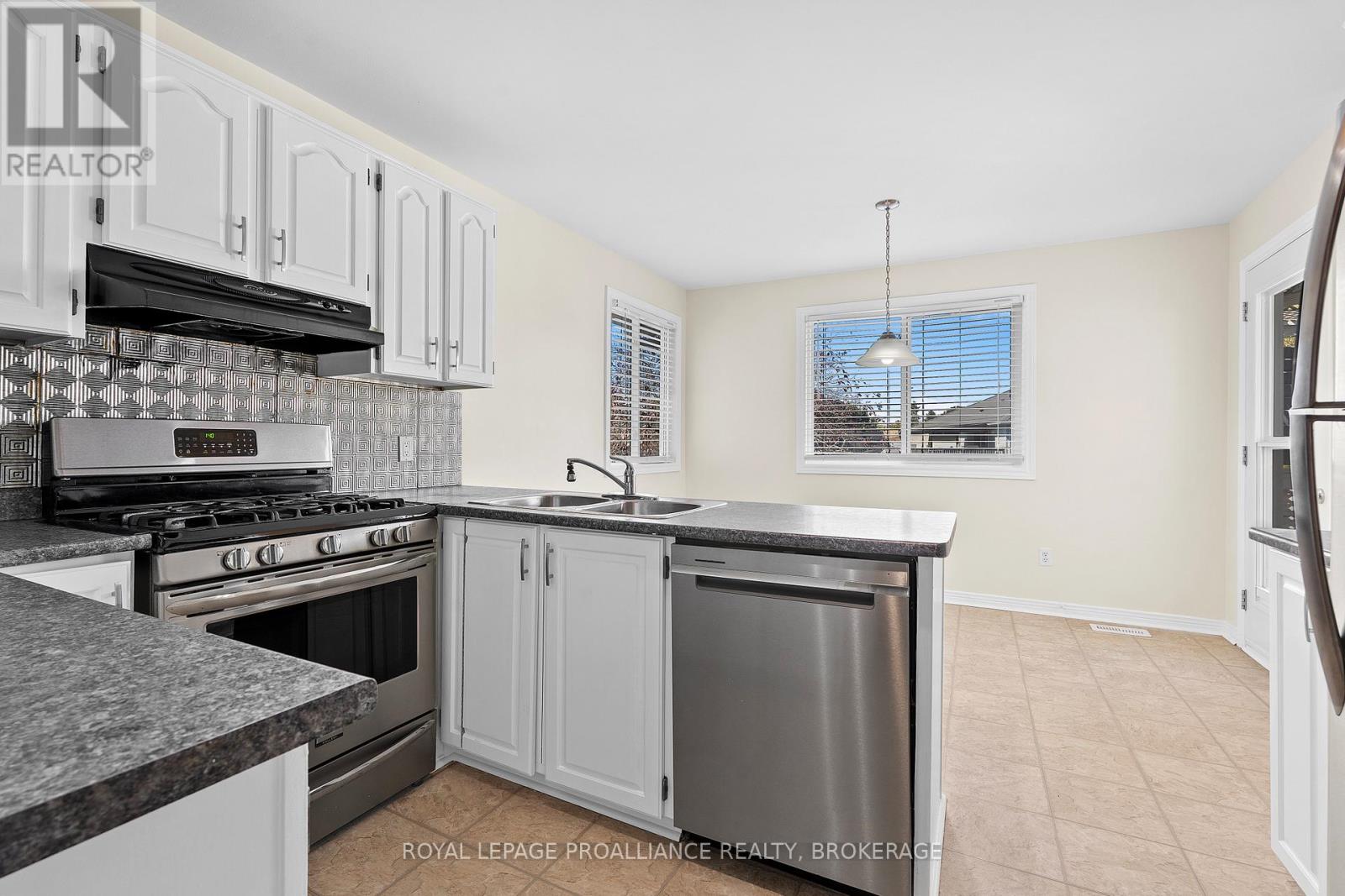 50 Davey Crescent, Loyalist, Ontario  K7N 1X7 - Photo 5 - X12400450