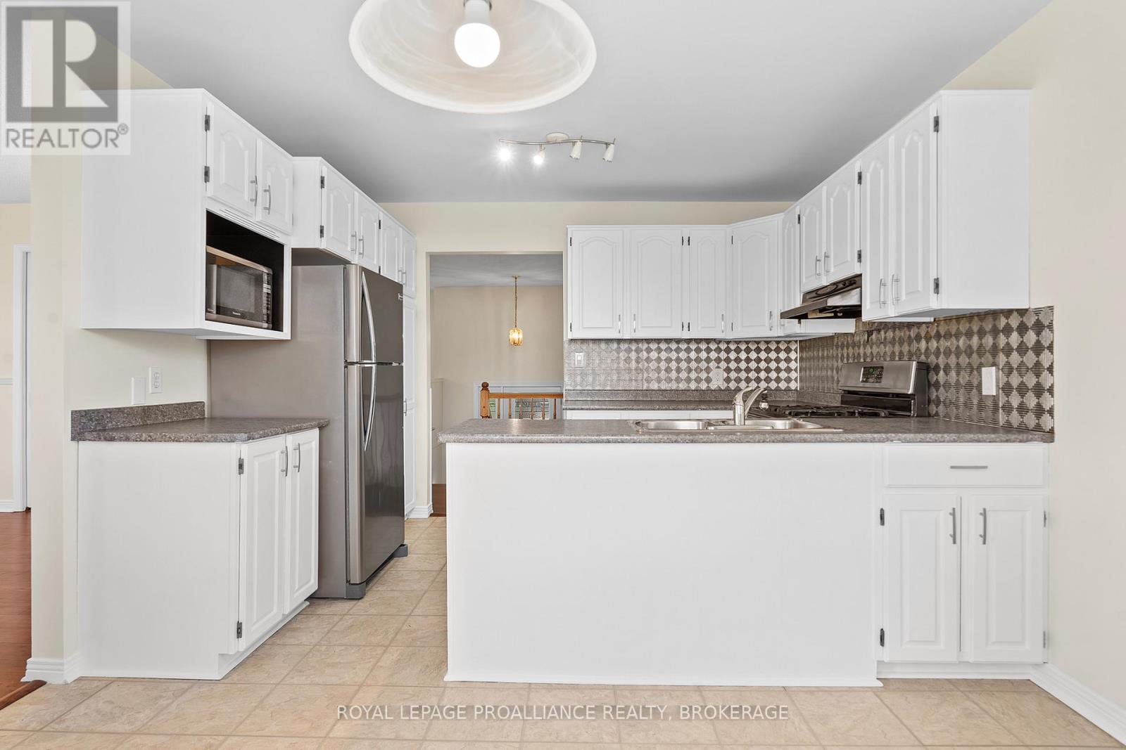 50 Davey Crescent, Loyalist, Ontario  K7N 1X7 - Photo 6 - X12400450