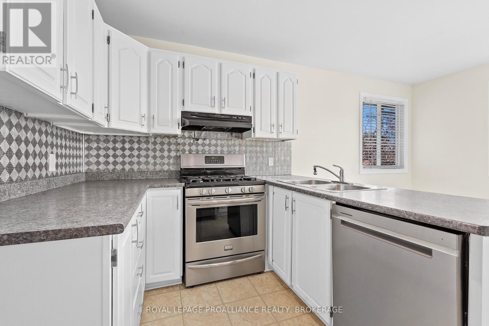 50 Davey Crescent, Loyalist, Ontario  K7N 1X7 - Photo 8 - X12400450