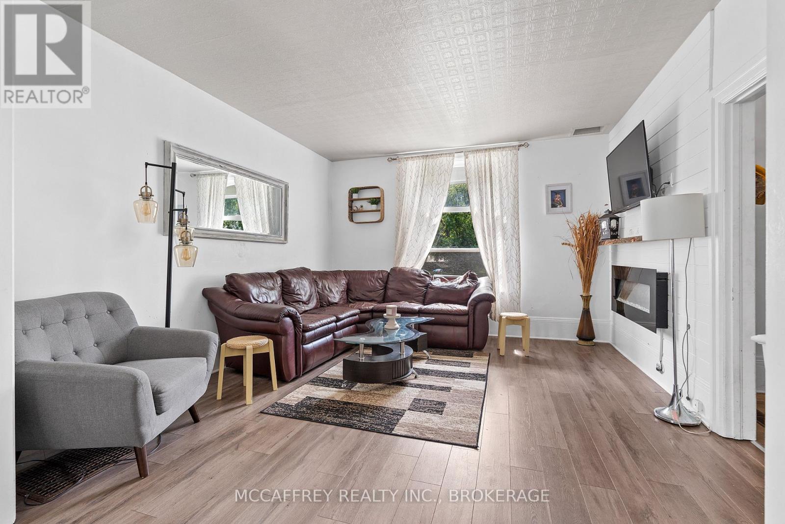 110 Adelaide Street, Front Of Leeds & Seeleys Bay, Ontario  K0H 2N0 - Photo 11 - X12400566