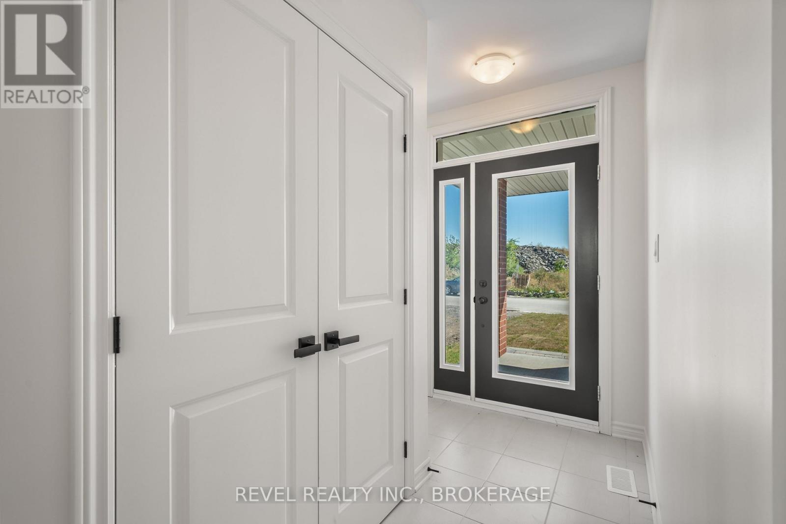 440 Buckthorn Drive, Kingston, Ontario K7P 0V6 - Photo 5 - X12403873