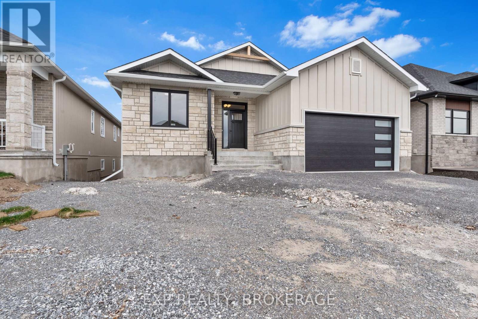 1257 Carfa Crescent, Kingston, Ontario K7P 0M7 - Photo 4 - X12407689