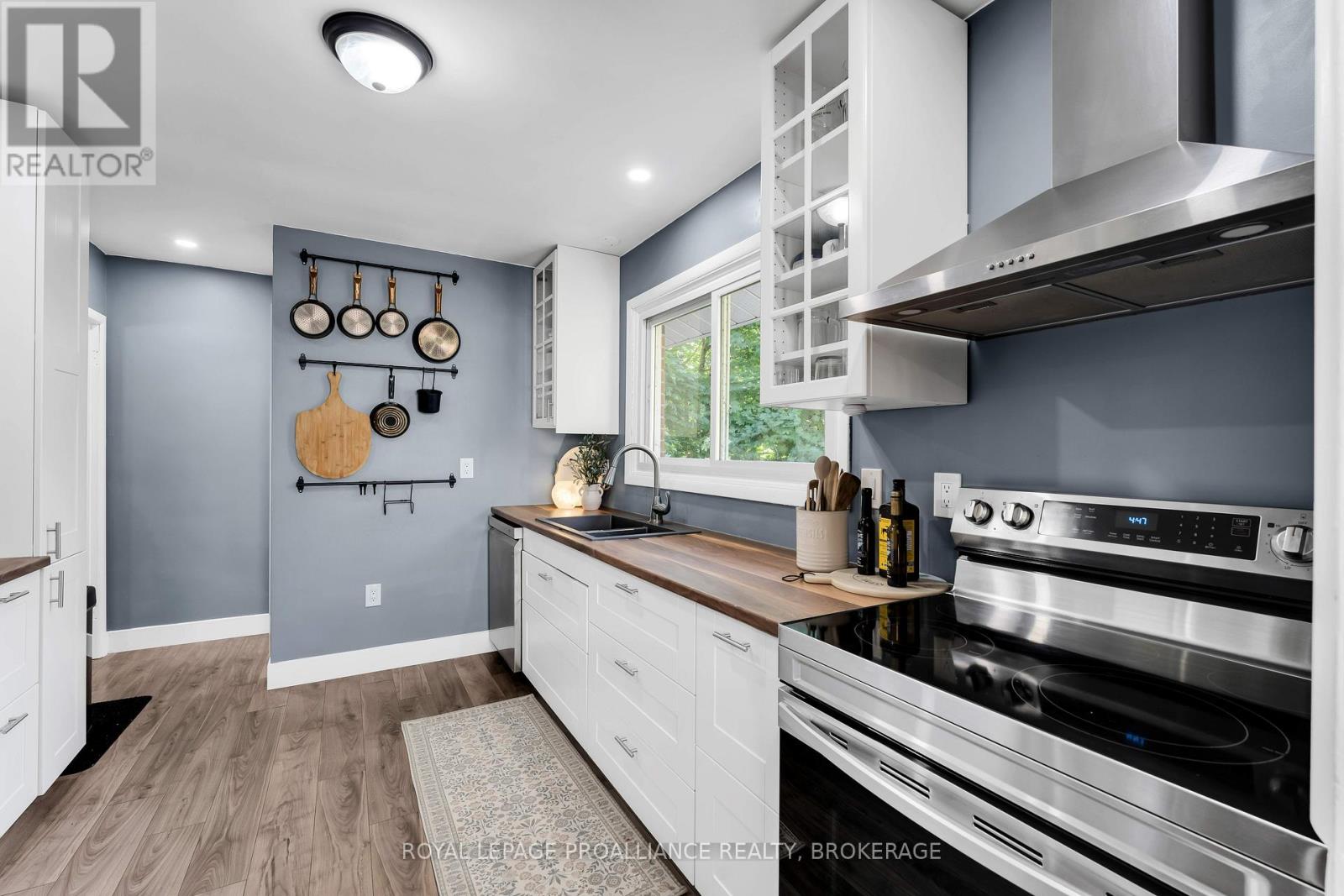 650 Steel Street, Gananoque, Ontario K7G 2E5 - Photo 13 - X12408624