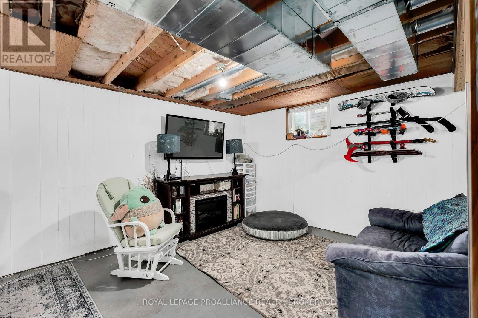 650 Steel Street, Gananoque, Ontario K7G 2E5 - Photo 27 - X12408624