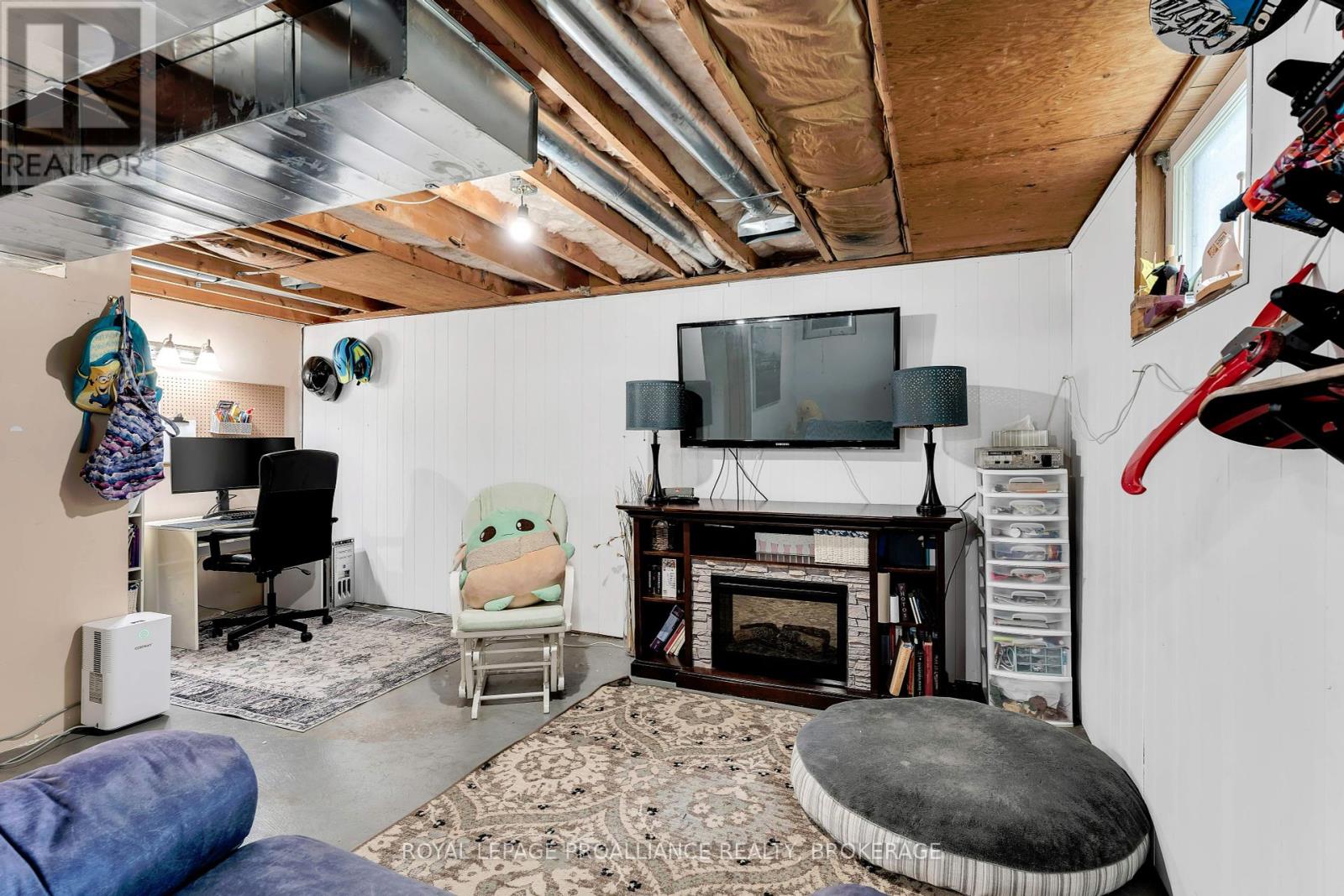 650 Steel Street, Gananoque, Ontario K7G 2E5 - Photo 29 - X12408624