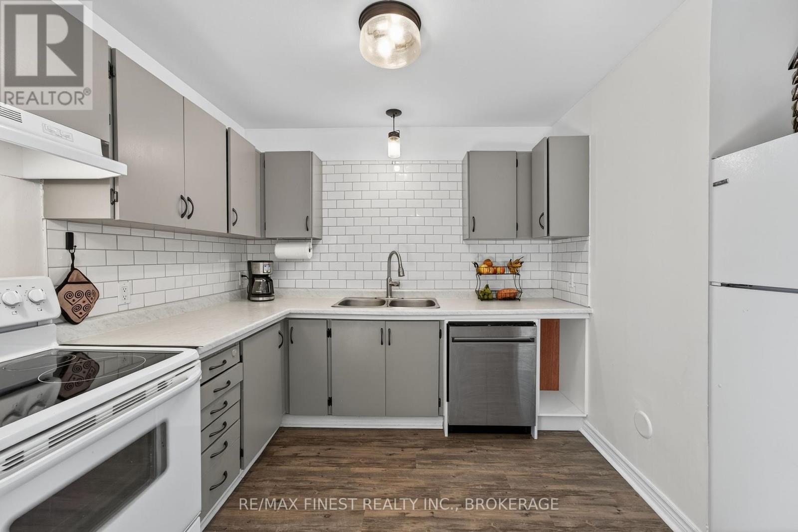 25 Meadow Lane, Greater Napanee, Ontario  K7R 3R8 - Photo 5 - X12409275