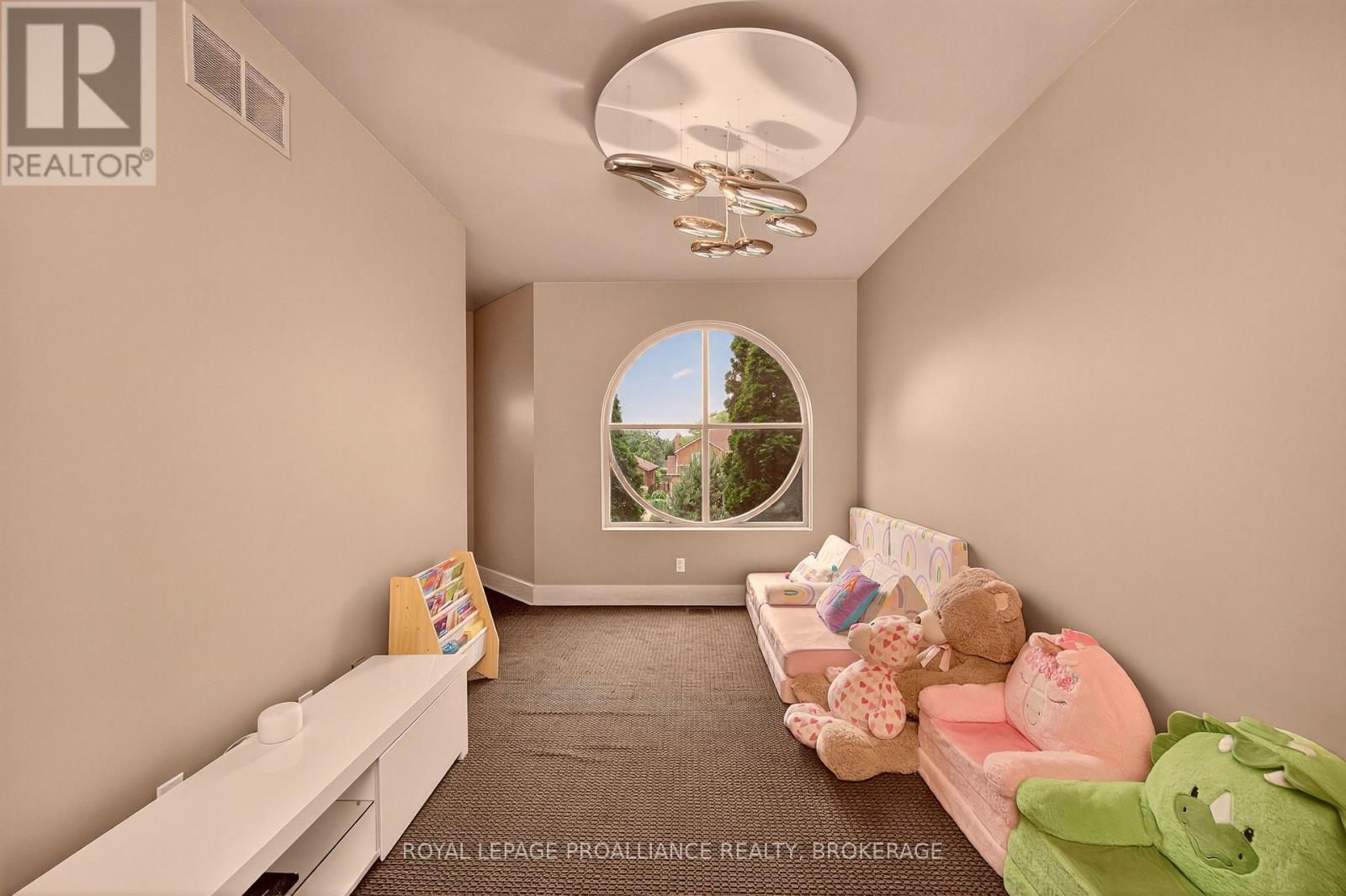 3 Authors Lane, Kingston, Ontario K7M 7W7 - Photo 24 - X12411288