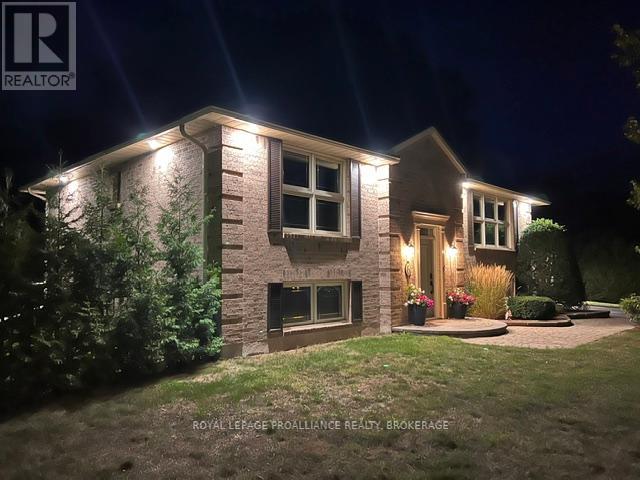 6 Faircrest Boulevard, Kingston, Ontario K7L 4V1 - Photo 3 - X12411403