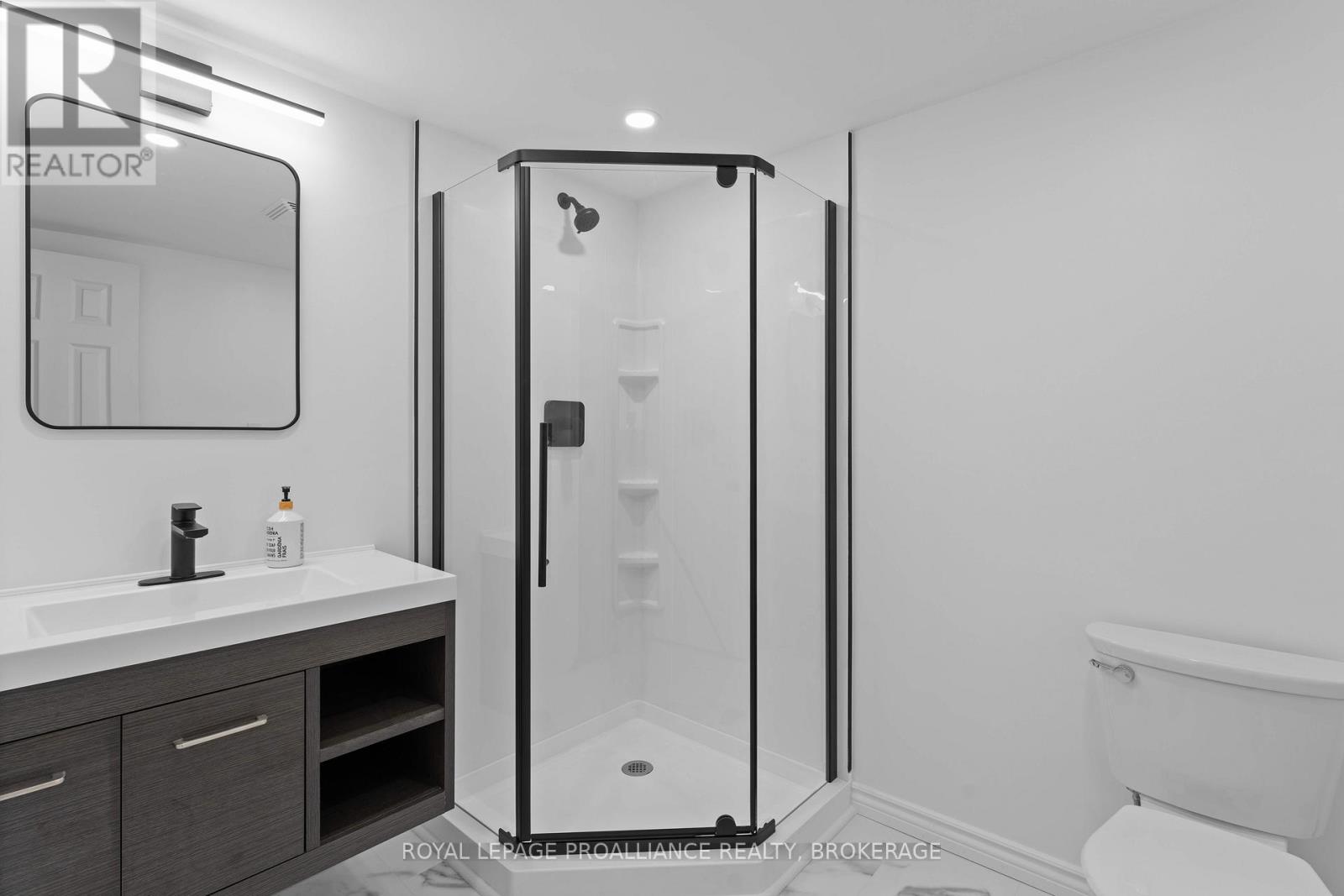 6 Faircrest Boulevard, Kingston, Ontario K7L 4V1 - Photo 30 - X12411403