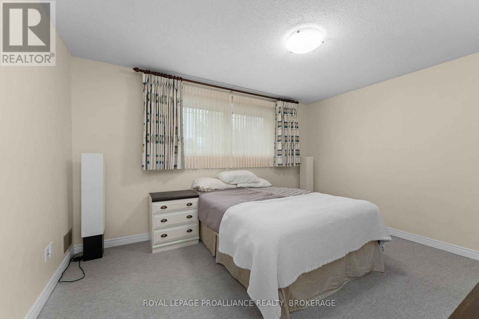 6 Faircrest Boulevard, Kingston, Ontario K7L 4V1 - Photo 32 - X12411403