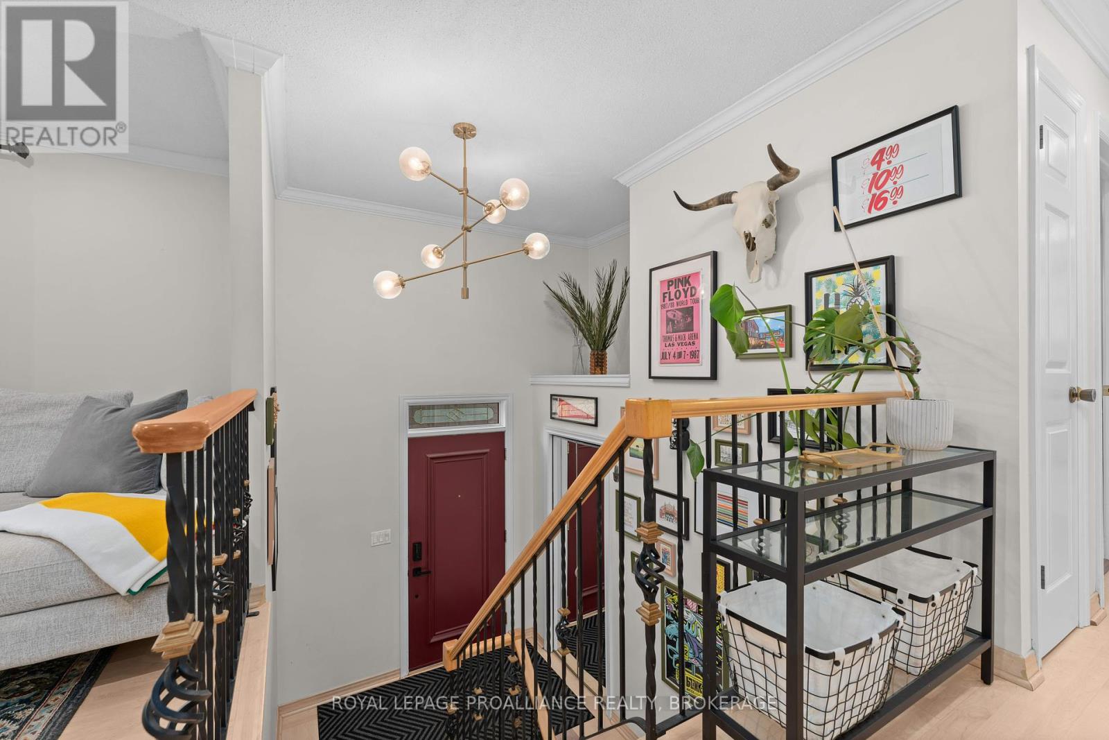 6 Faircrest Boulevard, Kingston, Ontario K7L 4V1 - Photo 6 - X12411403