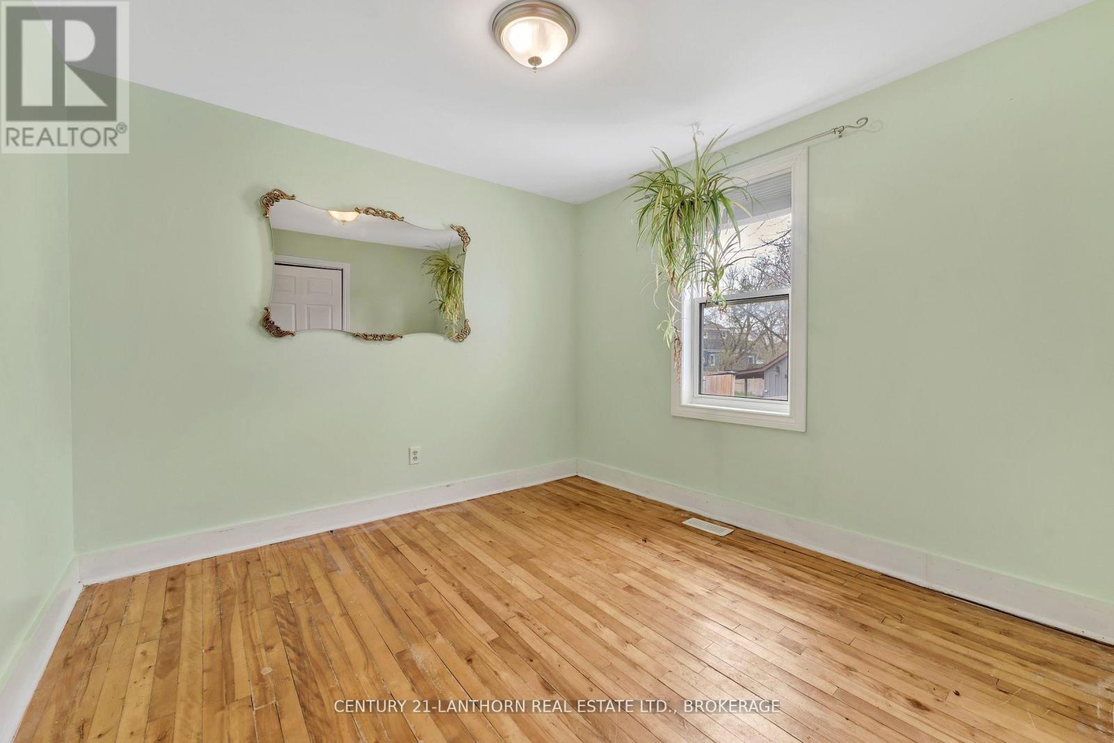 77 Portsmouth Avenue, Kingston, Ontario K7M 1V4 - Photo 11 - X12413401