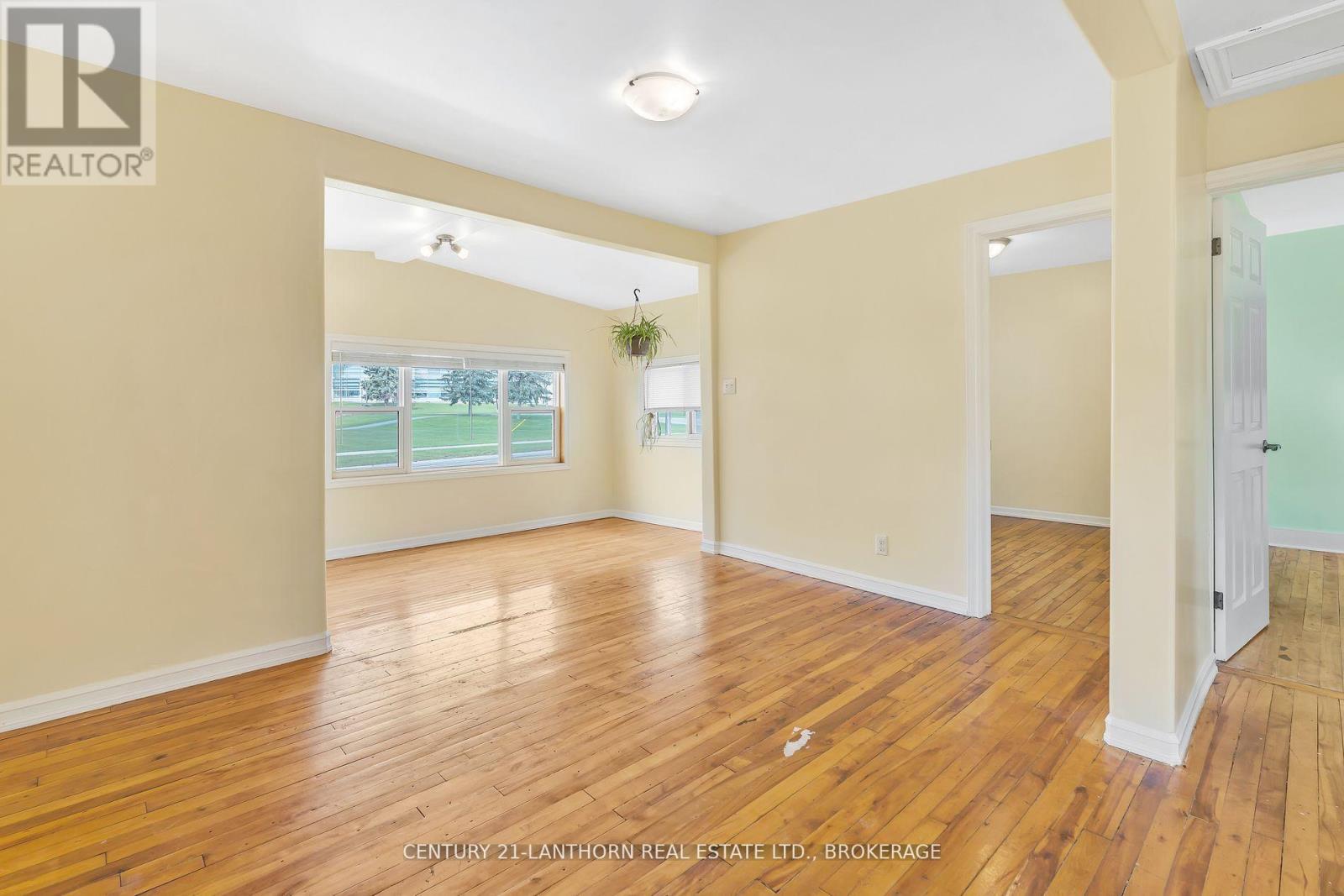 77 Portsmouth Avenue, Kingston, Ontario K7M 1V4 - Photo 6 - X12413401