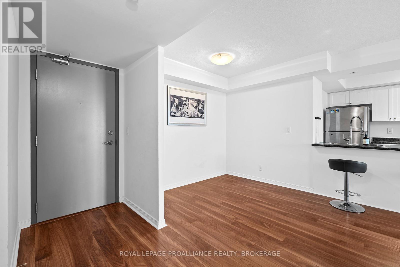 406 - 121 Queen Street, Kingston, Ontario K7K 0G6 - Photo 3 - X12416489