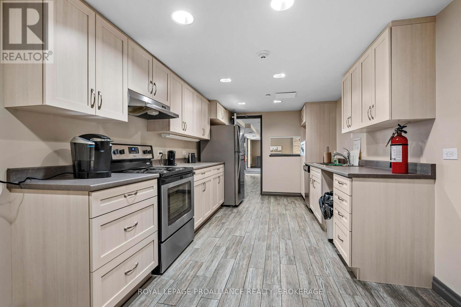 406 - 121 Queen Street, Kingston, Ontario K7K 0G6 - Photo 33 - X12416489