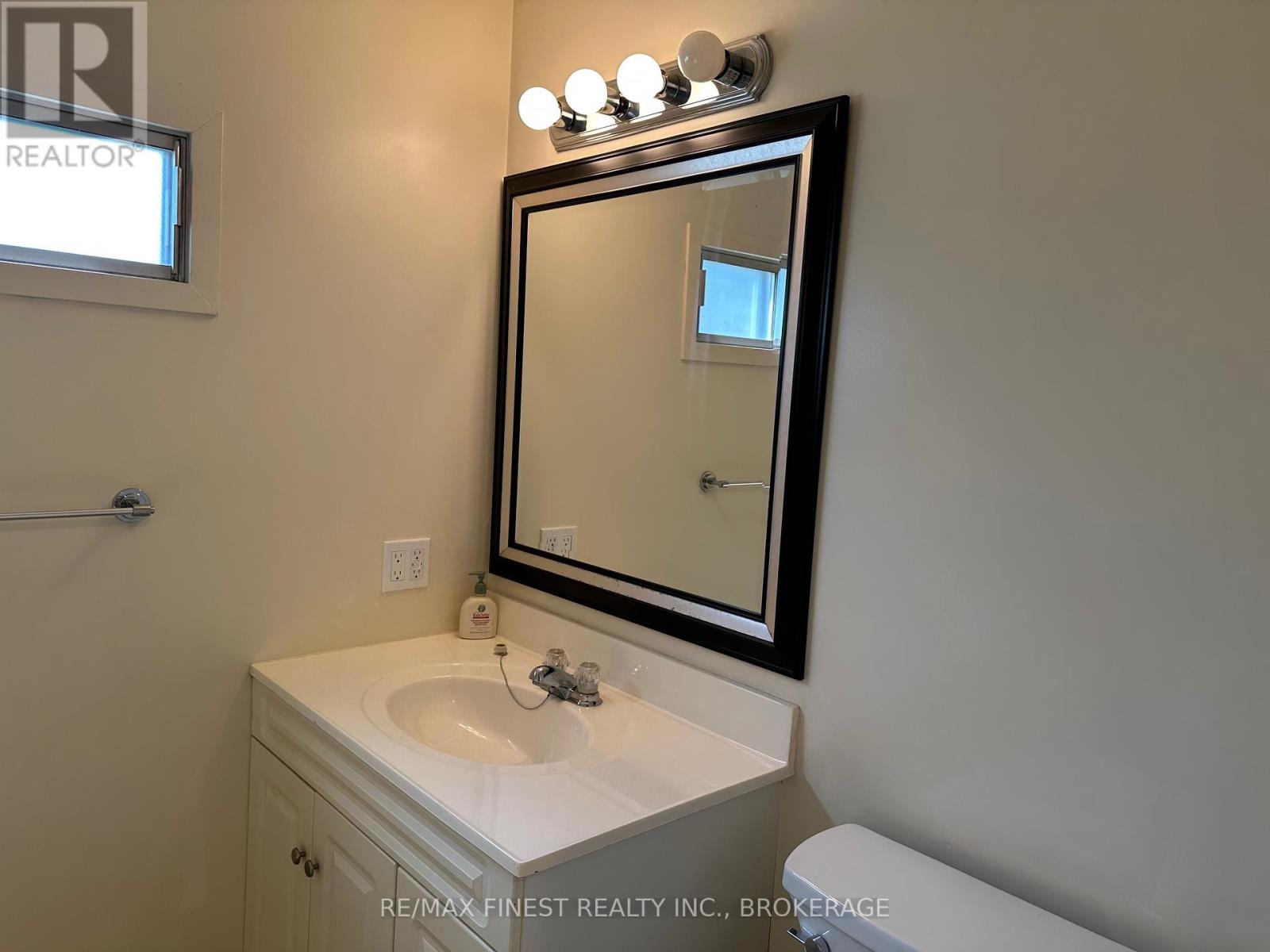 4329 E.r. Orser Drive, Frontenac, Ontario K0H 2W0 - Photo 13 - X12418854