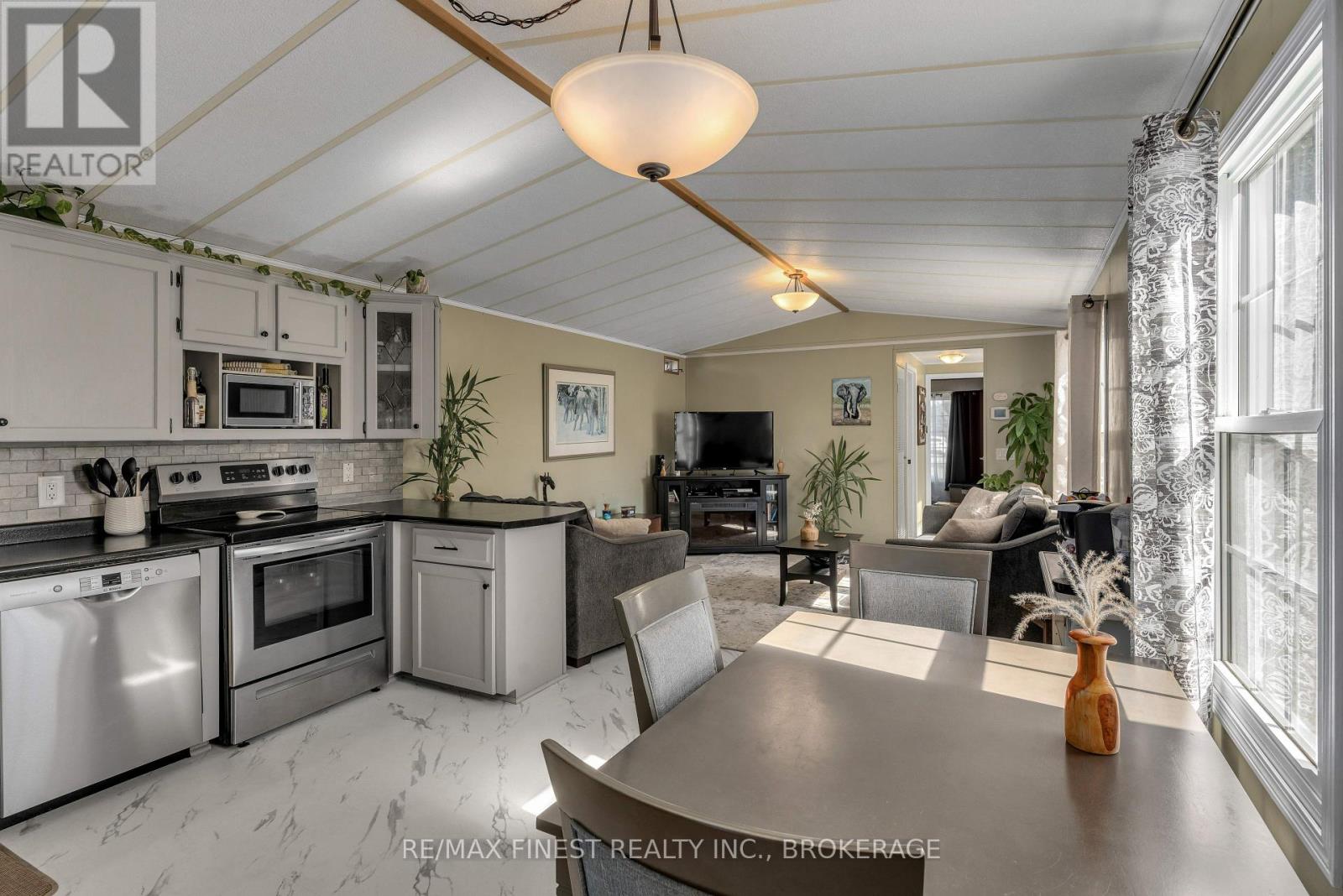 17 Elm Street, Greater Napanee, Ontario K7R 0E9 - Photo 15 - X12420737