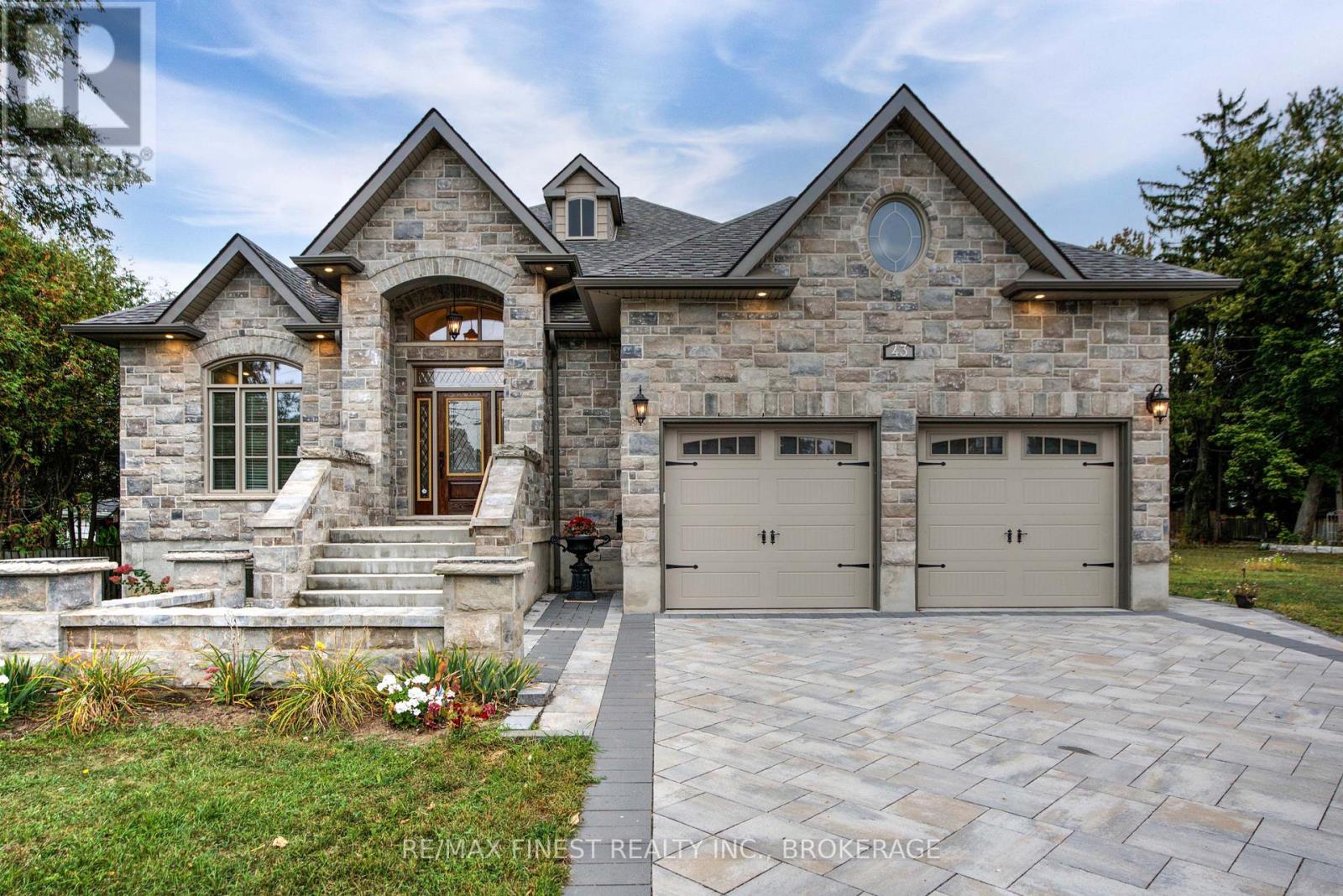 43 Crerar Boulevard, Kingston, Ontario K7M 3P7 - Photo 2 - X12422044