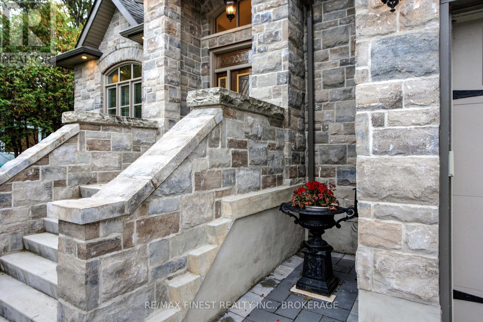 43 Crerar Boulevard, Kingston, Ontario K7M 3P7 - Photo 4 - X12422044