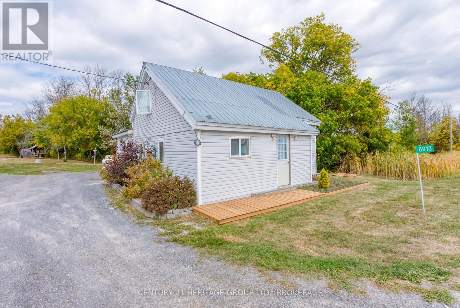 6913 County 2 Road, Loyalist, Ontario K7R 3K6 - Photo 4 - X12423336