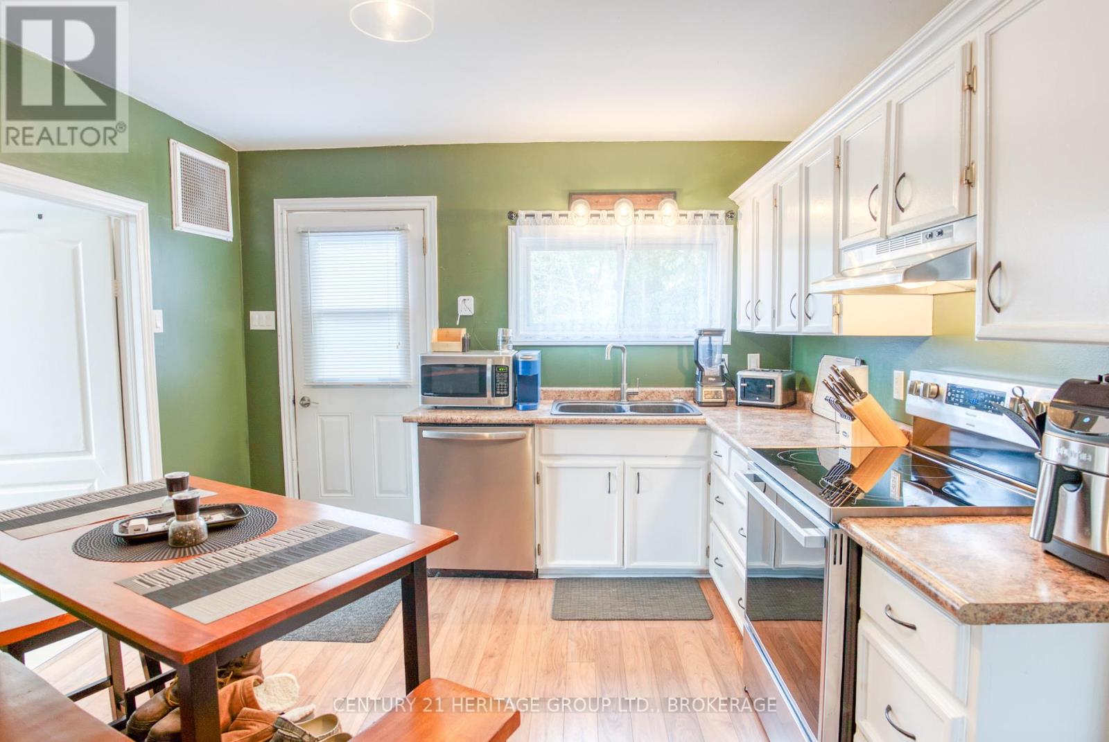 6913 County 2 Road, Loyalist, Ontario K7R 3K6 - Photo 6 - X12423336