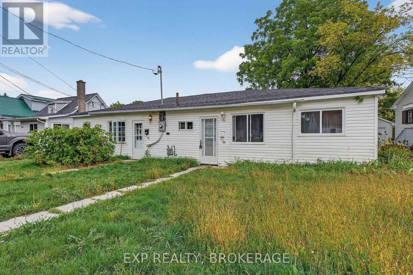 225-227 VICTORIA AVENUE, Gananoque, Ontario