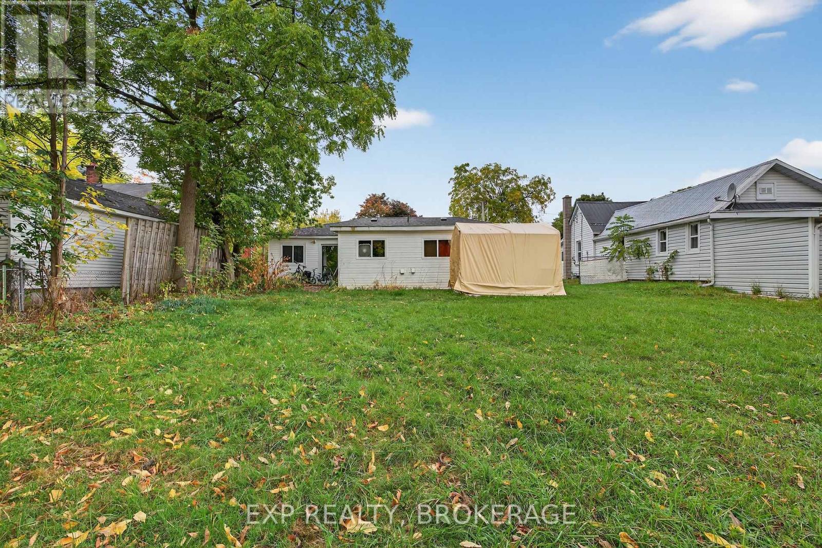 225-227 Victoria Avenue, Gananoque, Ontario K7G 2S3 - Photo 20 - X12424116