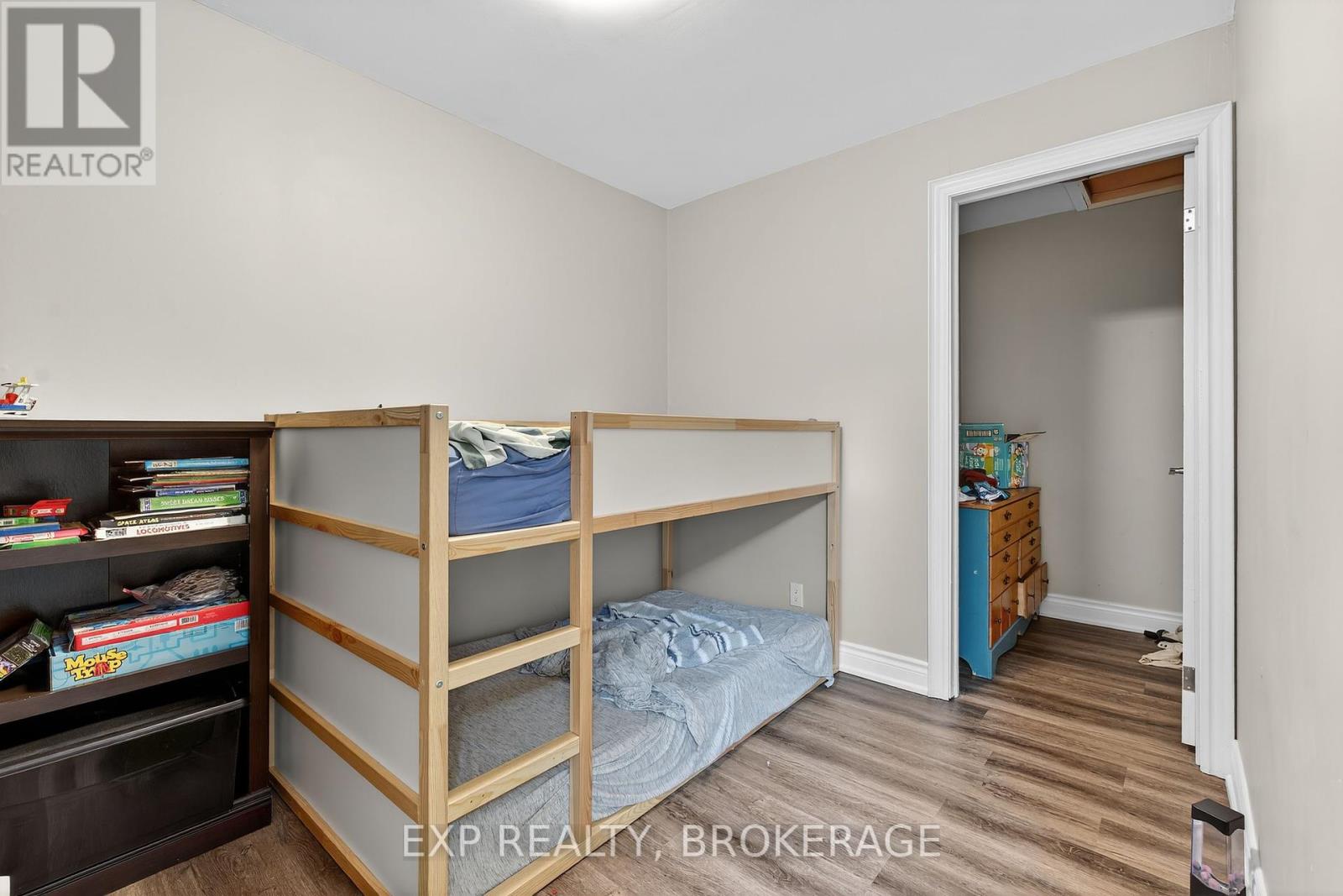 225-227 Victoria Avenue, Gananoque, Ontario K7G 2S3 - Photo 8 - X12424116