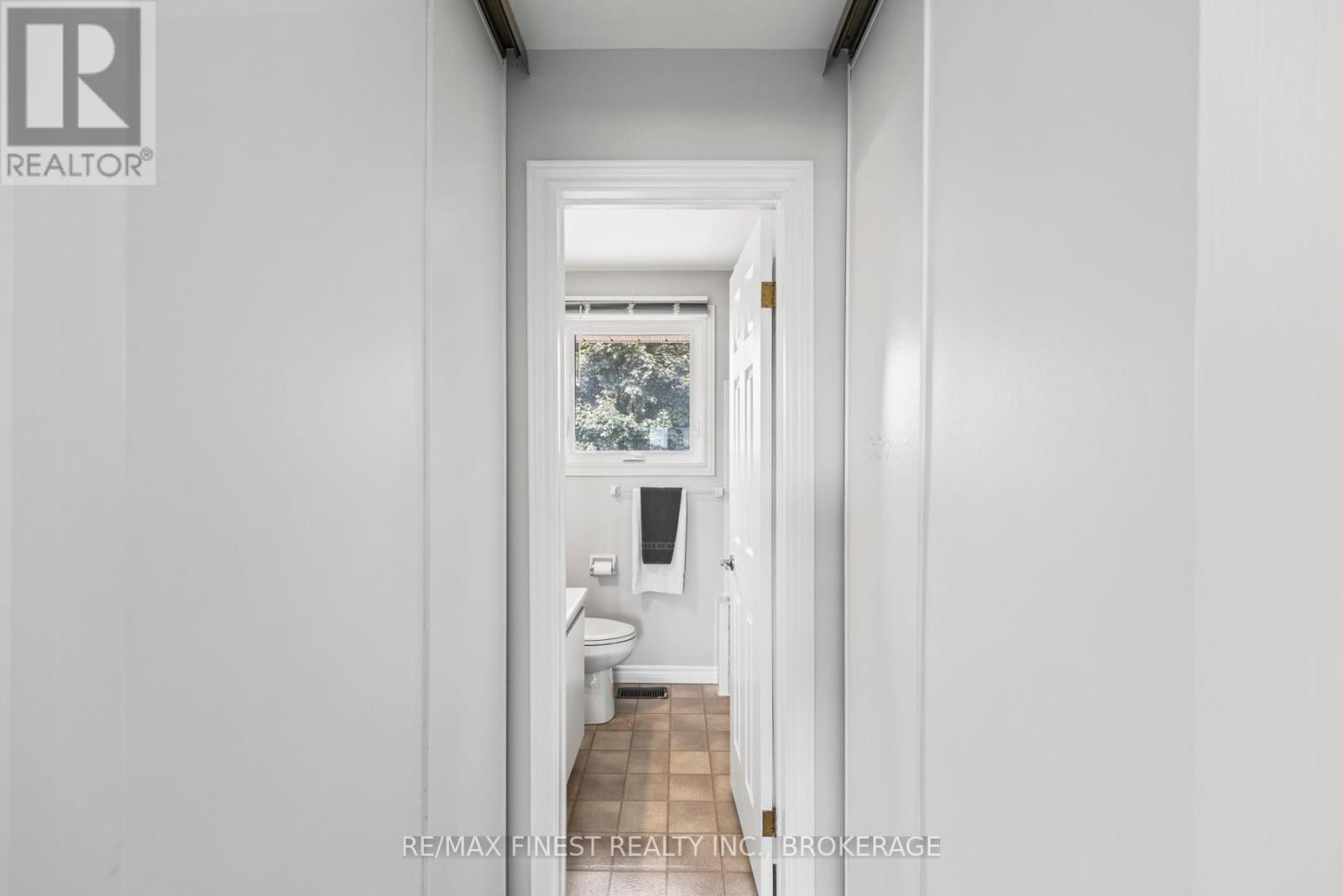 1068 Willowood Drive, Kingston, Ontario K7P 1Z3 - Photo 32 - X12424309