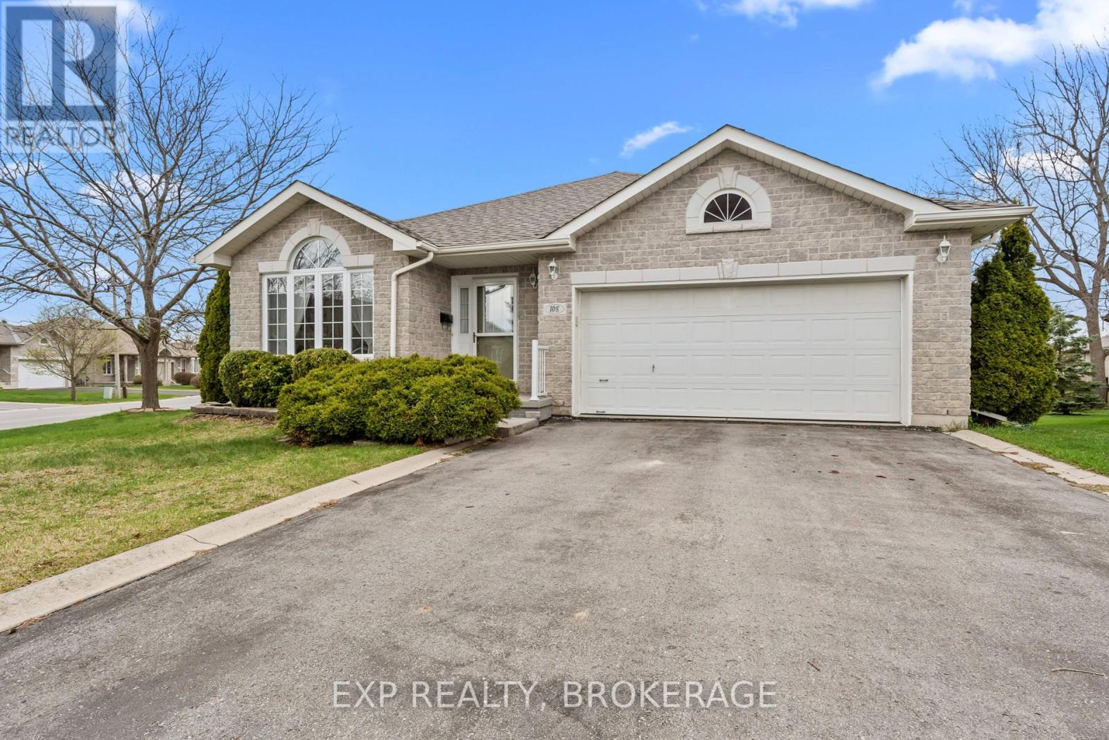 108 Sheridan Street, Kingston, Ontario K7P 3H7 - Photo 2 - X12425382