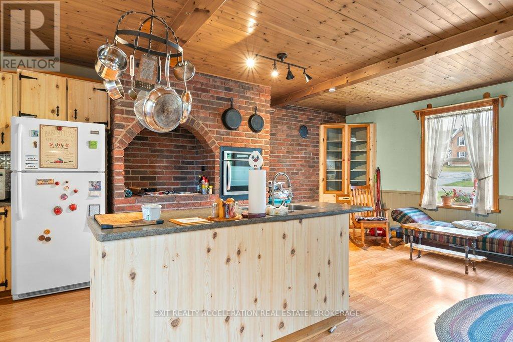 7398 County Rd 2, Greater Napanee, Ontario K7R 3K6 - Photo 11 - X12426902