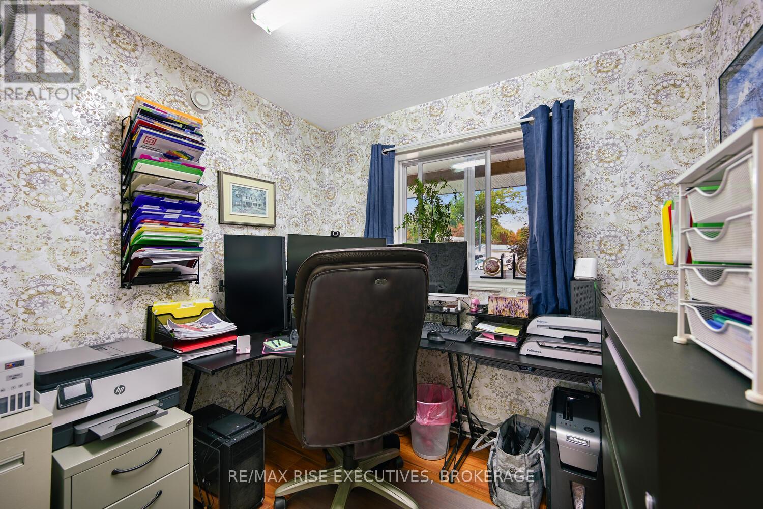 25 Park Street, Leeds And The Thousand Islands, Ontario K0E 1N0 - Photo 13 - X12432062