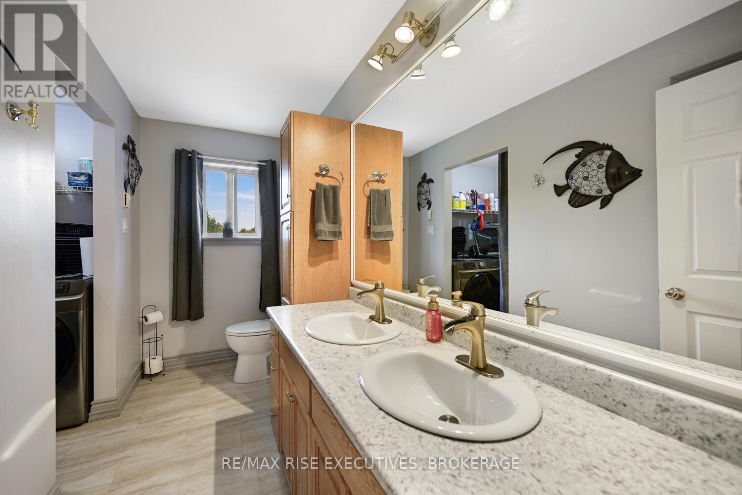 25 Park Street, Leeds And The Thousand Islands, Ontario K0E 1N0 - Photo 14 - X12432062