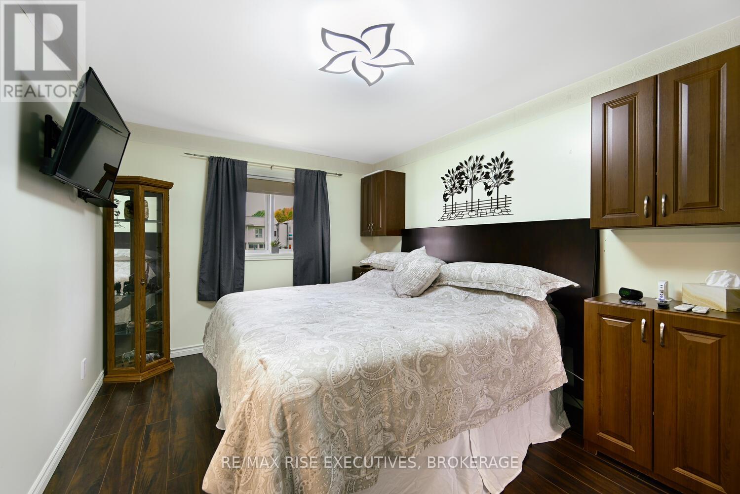 25 Park Street, Leeds And The Thousand Islands, Ontario K0E 1N0 - Photo 16 - X12432062