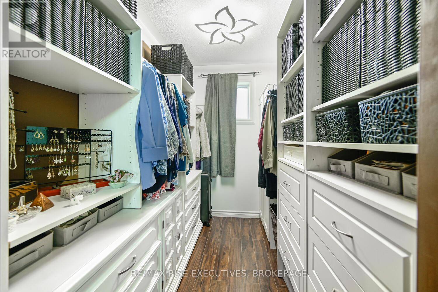 25 Park Street, Leeds And The Thousand Islands, Ontario K0E 1N0 - Photo 17 - X12432062