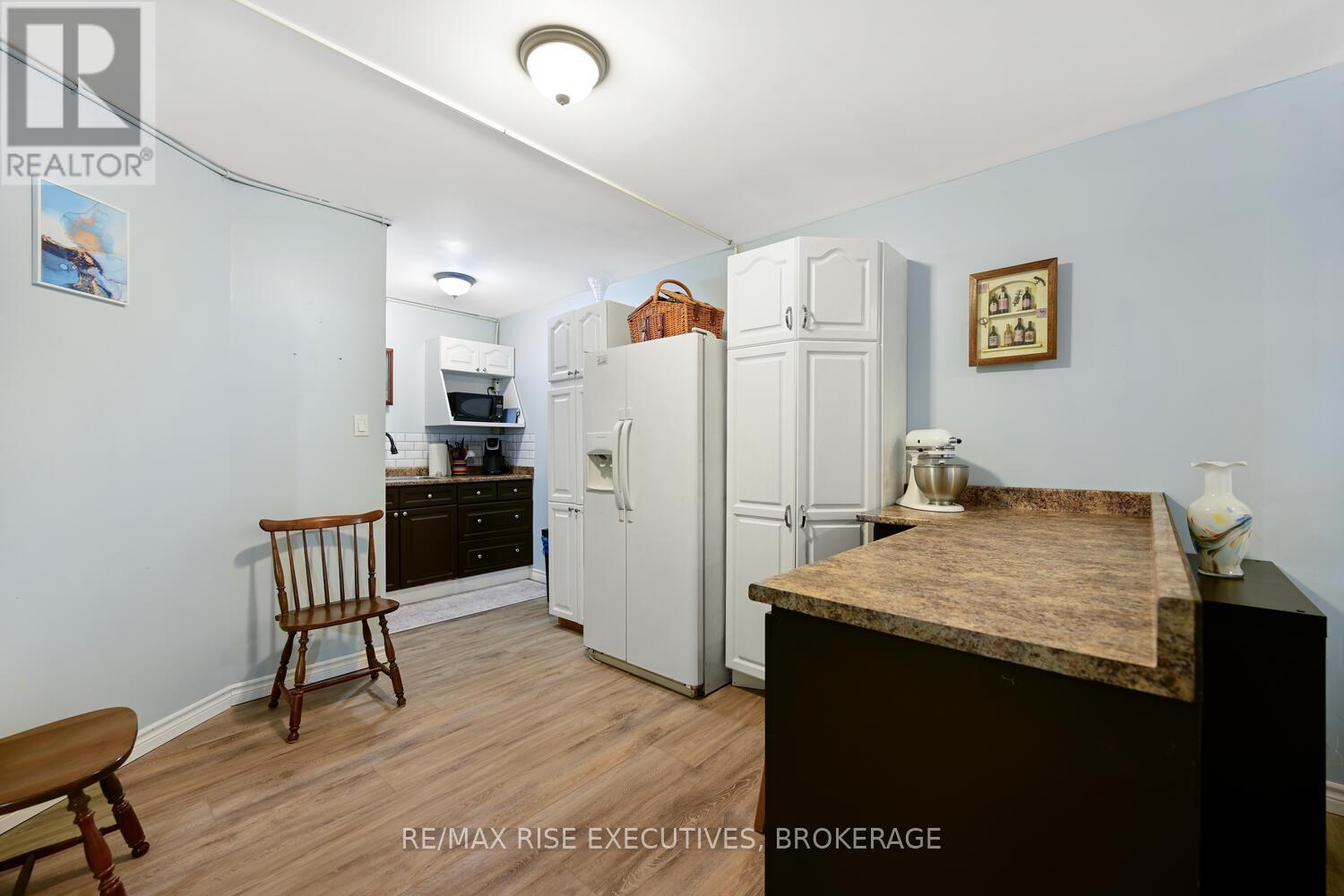 25 Park Street, Leeds And The Thousand Islands, Ontario K0E 1N0 - Photo 23 - X12432062