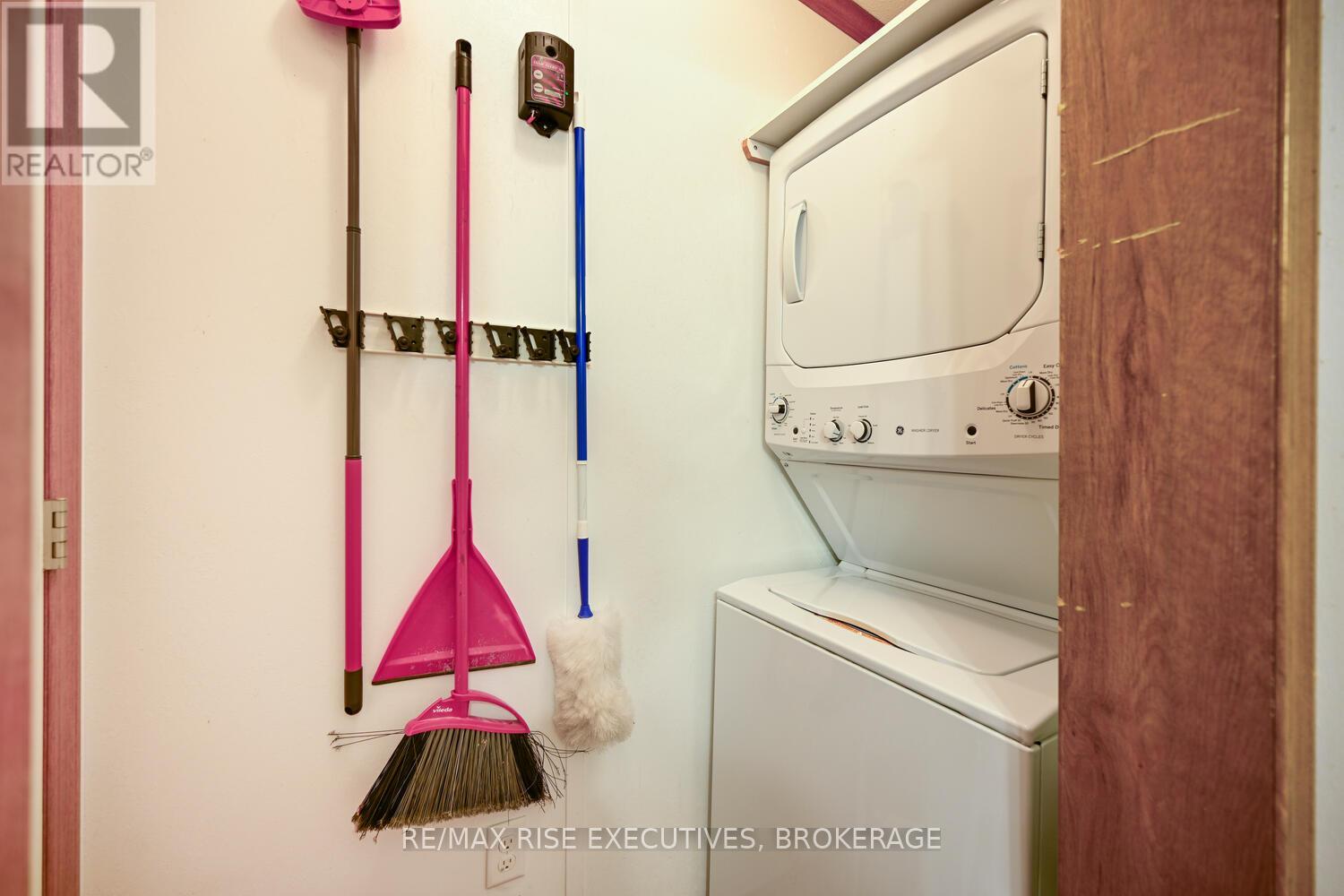 25 Park Street, Leeds And The Thousand Islands, Ontario K0E 1N0 - Photo 38 - X12432062