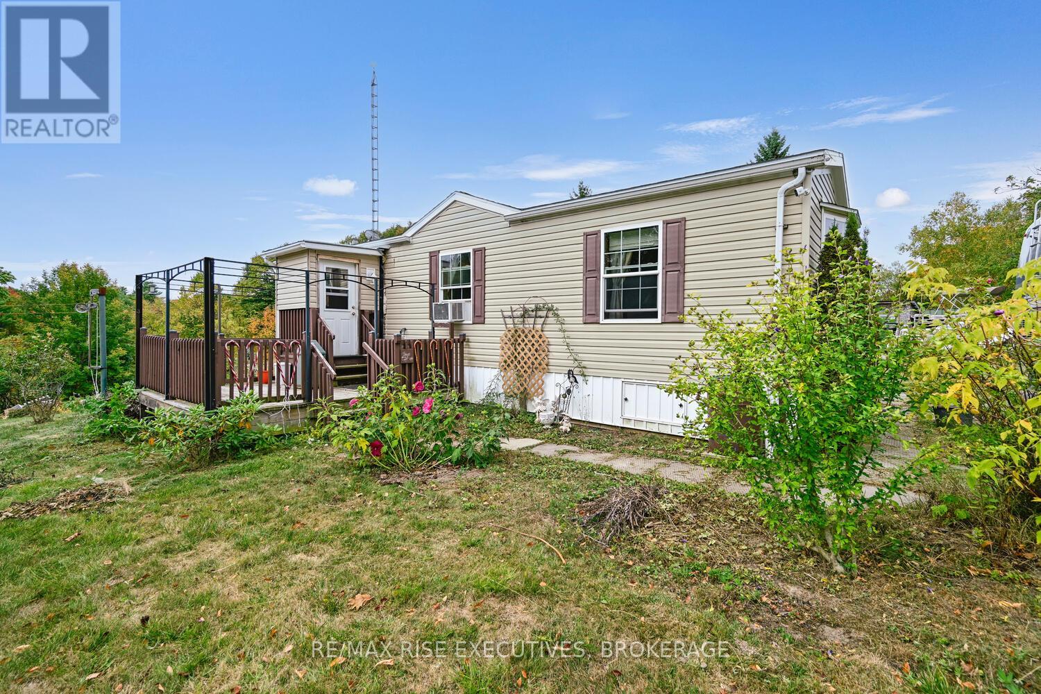 25 Park Street, Leeds And The Thousand Islands, Ontario K0E 1N0 - Photo 44 - X12432062