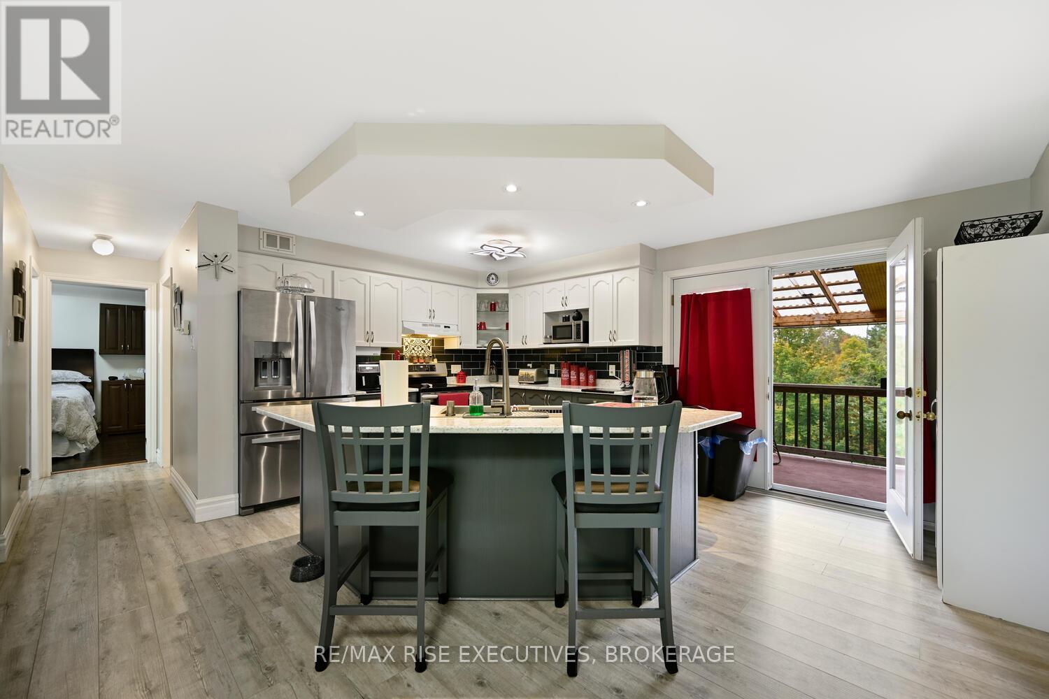 25 Park Street, Leeds And The Thousand Islands, Ontario K0E 1N0 - Photo 9 - X12432062