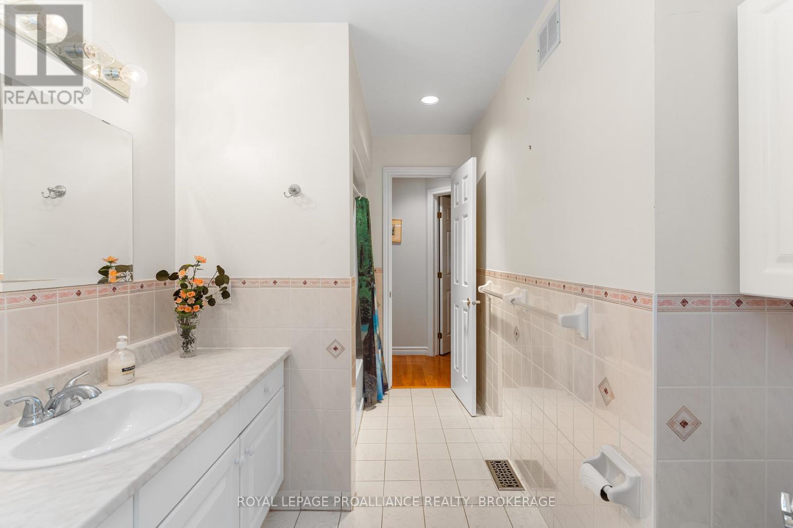 377 Briarwood Drive, Kingston, Ontario  K7M 7V2 - Photo 11 - X12435266