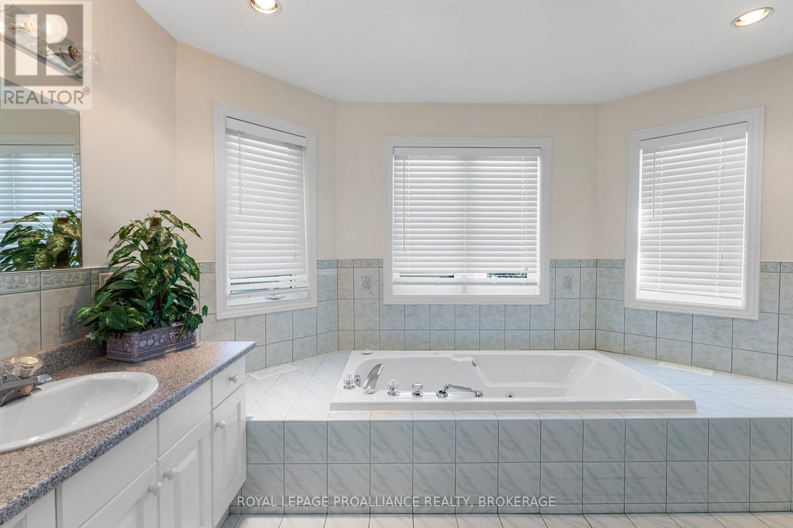 377 Briarwood Drive, Kingston, Ontario  K7M 7V2 - Photo 23 - X12435266